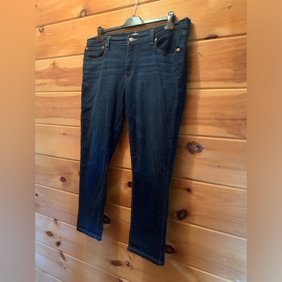 Like new Levi’s boyfriend size 32/27 women’s blue jeans. - Picture 1 of 14